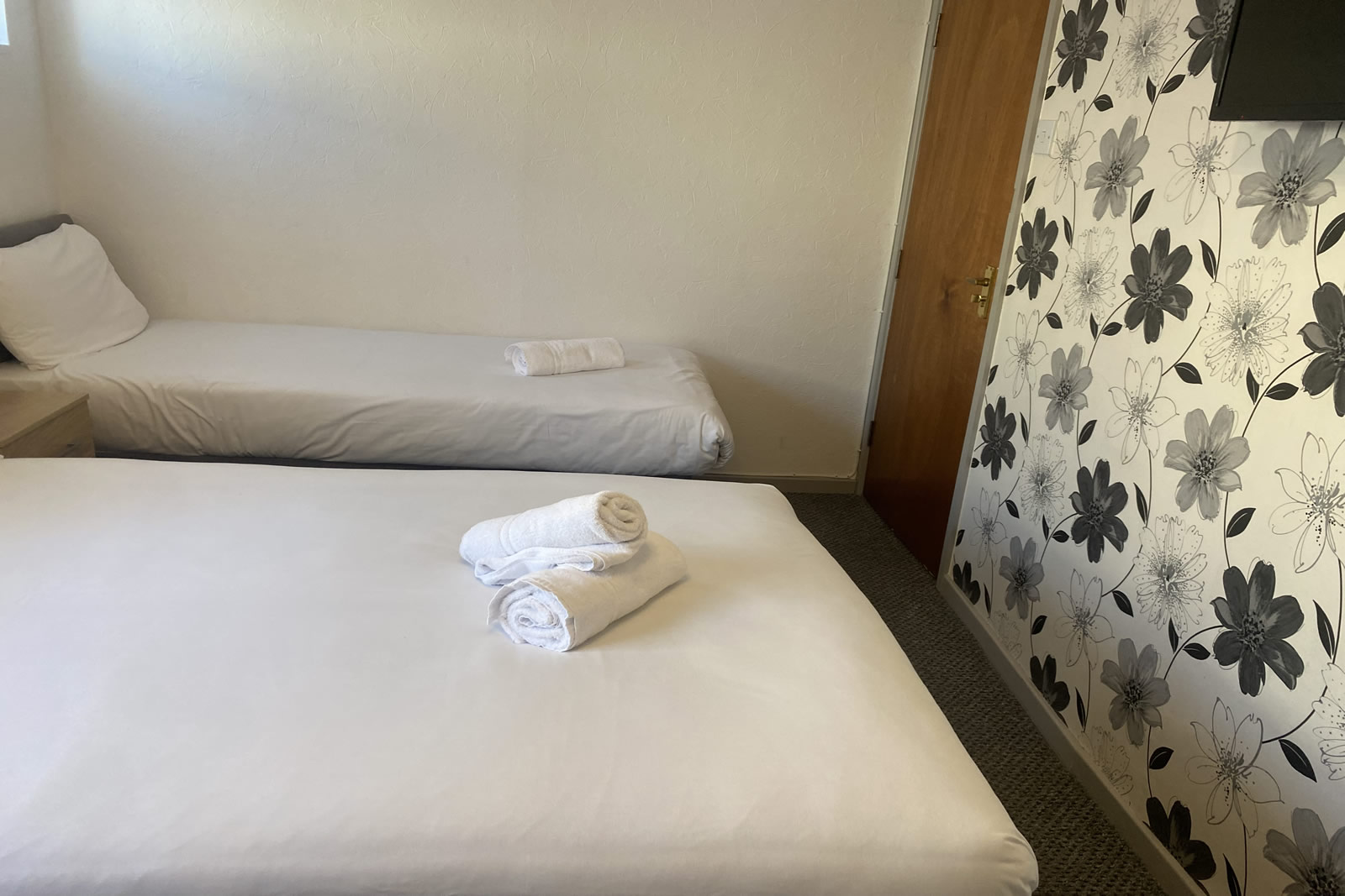 Double and single bed room at Sandringham Court Hotel